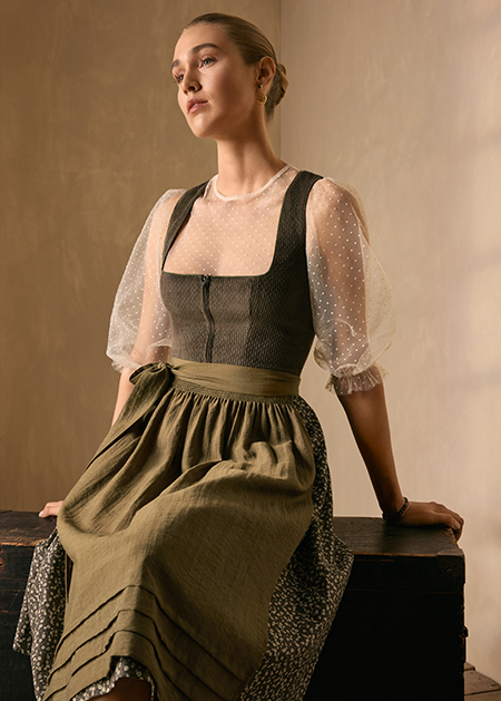 Dirndl in Olive