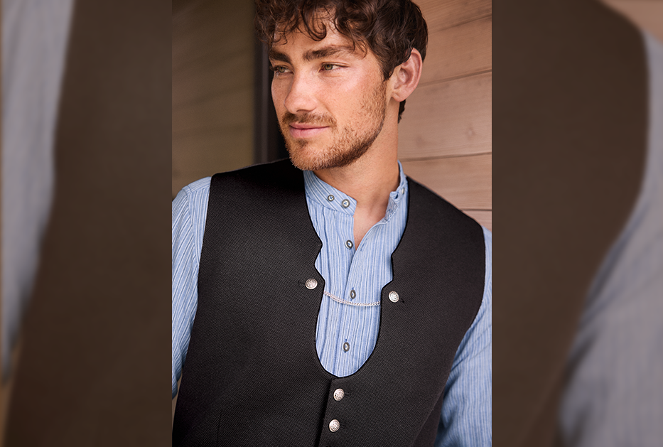 Hellblaues Trachtenhemd mit Stehkragen