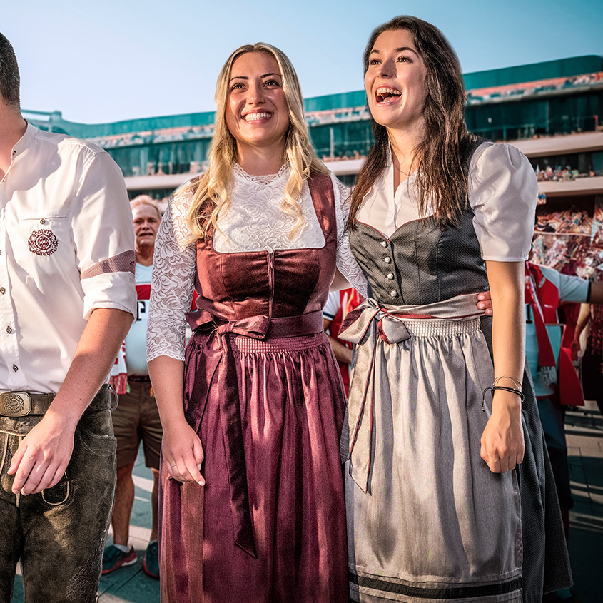 Damen Fan-Tracht Dirndl im Stil der Vereinsfarben vom FCB