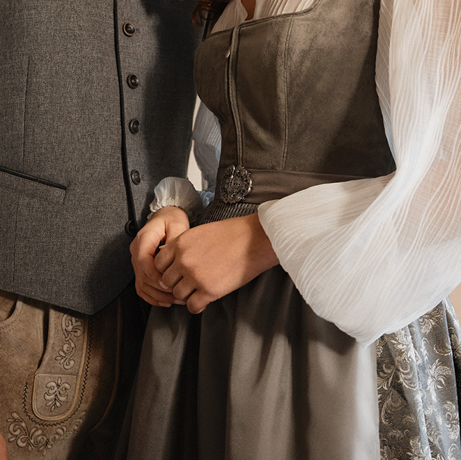 Moderne Tracht Elegante Tracht in gedeckten Farben