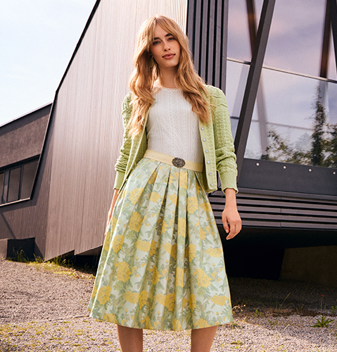 Maße für Röcke und Lederhosen Moderner Trachtenrock mit floralem Muster in Gelb und Hellgrün